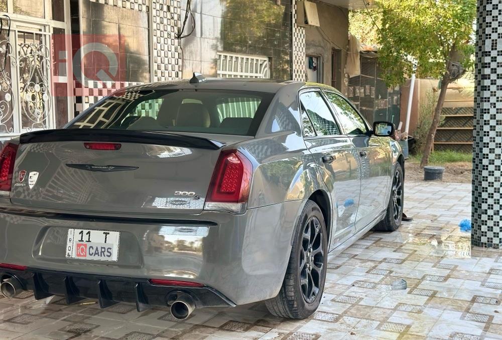 کرایسلەر 300